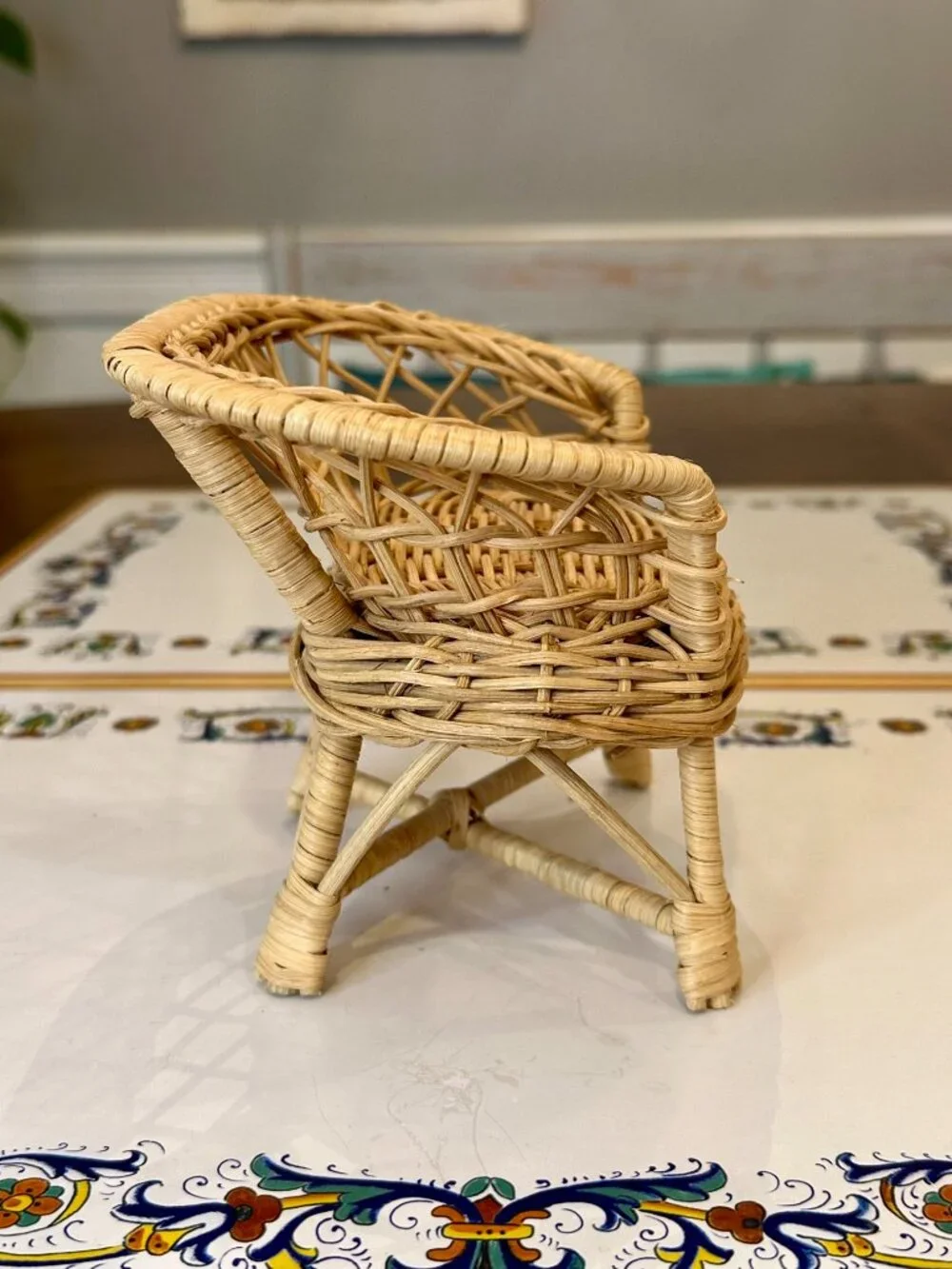 vintage miniature wicker or rattan plant stand/dollhouse loveseat